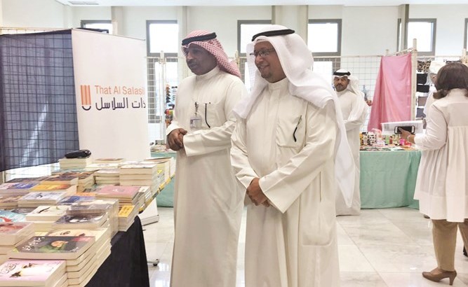 معرض مستلزمات الطالبة بمعهد التمريض