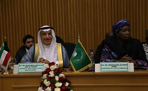  مبعوث صاحب السمو الأمير الشيخ صباح الأحمد المستشار محمد أبوالحسن لدى افتتاح المركز الطبي