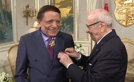 رئيس تونس يمنح الفنان المصري عادل امام أعلى وسام ثقافي في البلاد