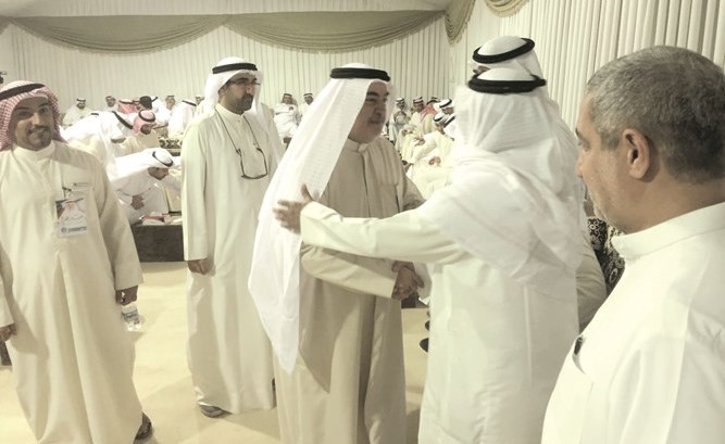خليل الصالح خلال استقباله ناخبي الدائرة الثانية﻿