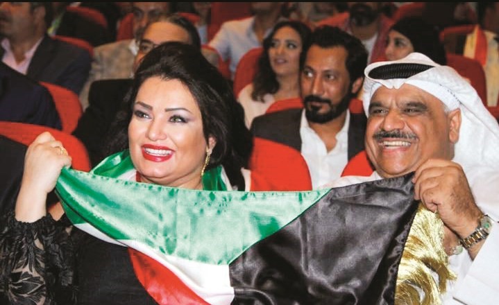 داود حسين مع منى شداد في المونديال﻿