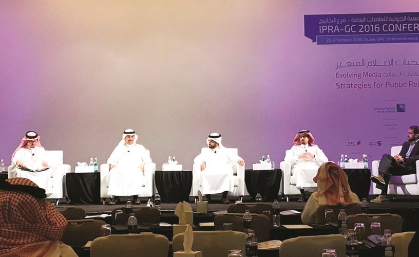 وليد الخشتي مشاركا في الجلسة﻿