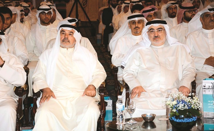 النائبان السابقان خليل الصالح وصالح عاشور حاضران في ندوة هشام الصالح﻿
