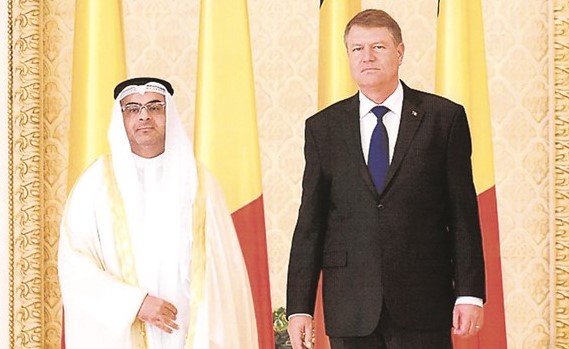 الرئيس الروماني كلاوس يوهانس والسفير طلال منصور الهاجري﻿