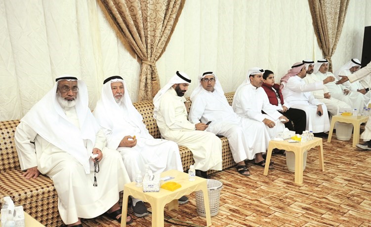 عدد من الناخبين في المقر الانتخابي لعبدالله التميمي﻿