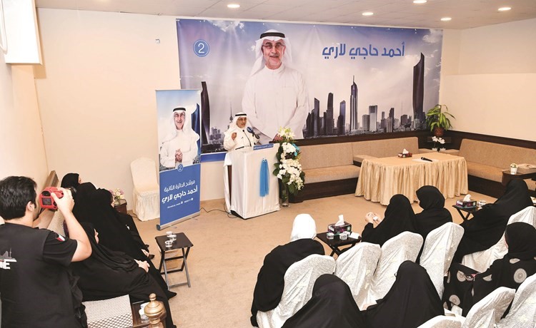 احمد لاري متحدثا لناخبات الدائرة الثانية﻿