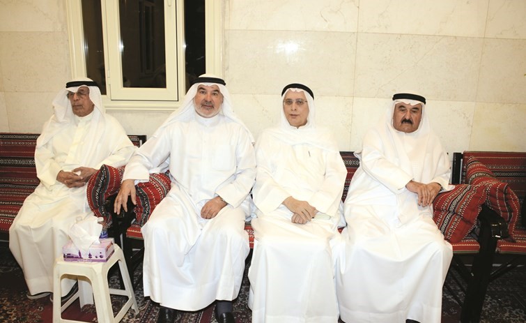 عاشور مع بعض ناخبي الدائرة الاولى﻿