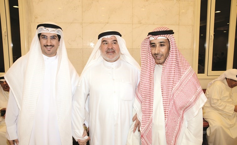 ناخبان من الدائرة الاولى يهنئان صالح عاشور﻿
