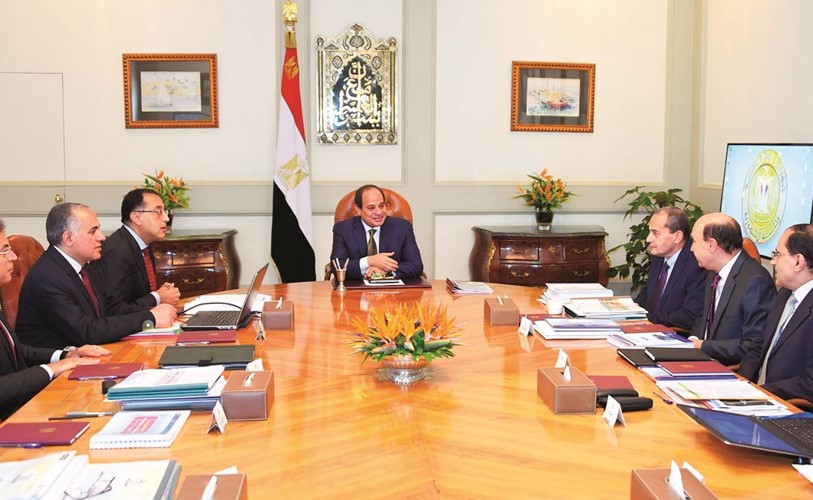 الرئيس عبدالفتاح السيسي خلال اجتماعه بمجموعة من الوزراء والقيادات لمتابعة تنفيذ العديد من المشاريع الجديدة﻿
