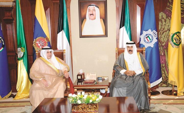 سمو ولي العهد الشيخ نواف الأحمد مستقبلا الشيخ خالد الجراح﻿