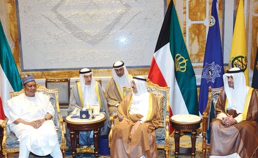 صاحب السمو الأمير الشيخ صباح الأحمد لدى استقباله الأمين العام لمنظمة الدول المصدرة للبترول «أوپيك» د.محمد باركيندو بحضور أنس الصالح