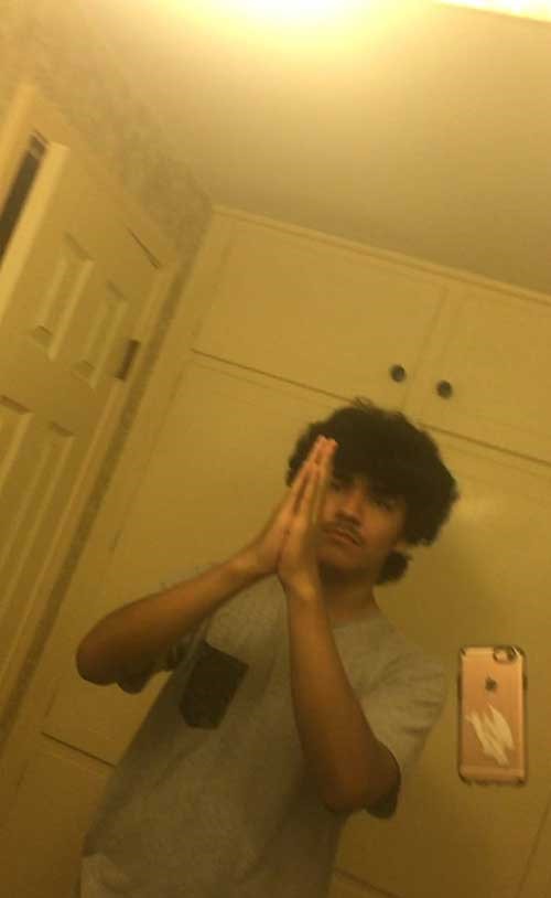 شاهد.. "HI5"..طريقة تصوير جديدة تنافس "السيلفي "..وقد تفقدك هاتفك !