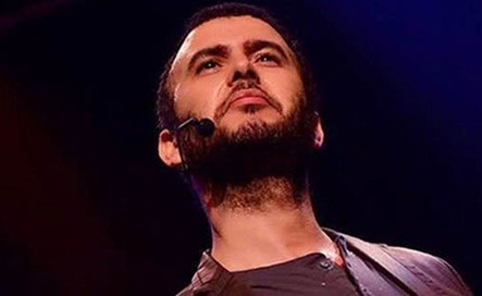 بالفيديو.. ممثل تونسي يستفز عادل امام والسفير المصري يغادر الحفل!