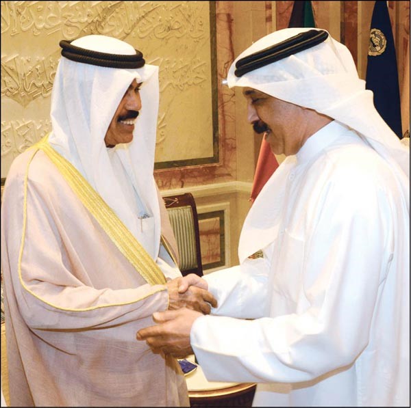 سمو ولي العهد مستقبلا الفنان عبدالله الرويشد