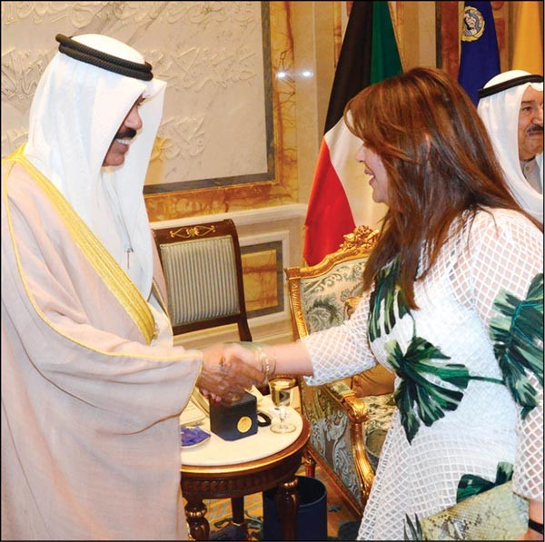 سمو ولي العهد مستقبلا الفنانة نوال