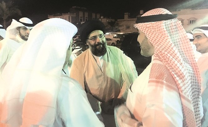 القلاف مستقبلا الناخبين﻿