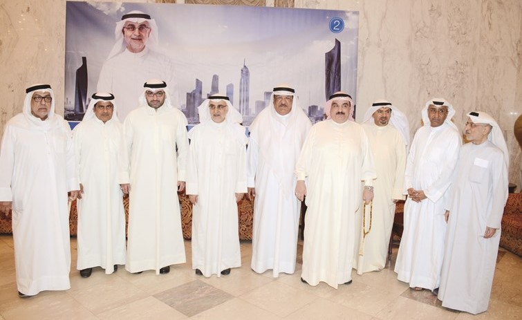 النائب السابق ومرشح الدائرة الثانية احمد لاري مع ابناء الدائرة الثانية﻿