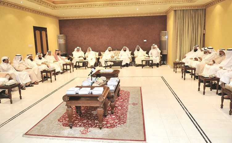 الحضور في ديوانية النائب والوزير السابق ومرشح الدائرة الثالثة د.علي العمير﻿