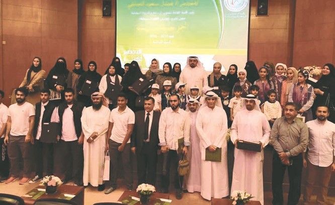  نبيلة الخليل مع المدارس الفائزة ﻿