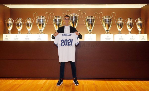 رونالدو يوقع حتى 2021 ويرغب في اللعب 10 سنوات أخرى
