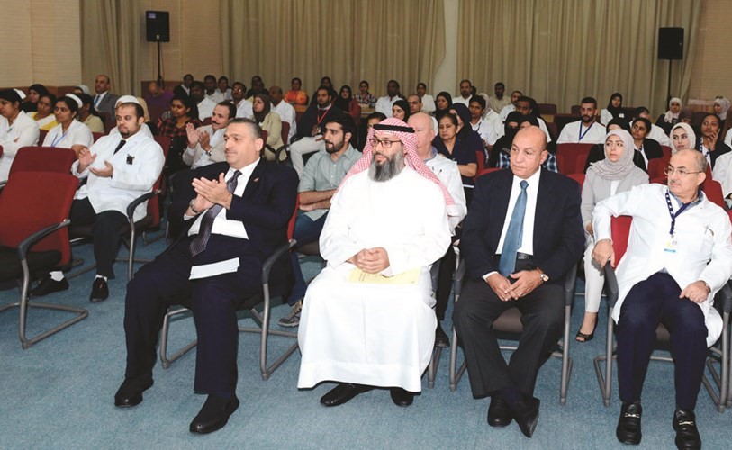 جانب من الحضور خلال الاحتفال باليوم العالمي للفيزياء الطبية﻿