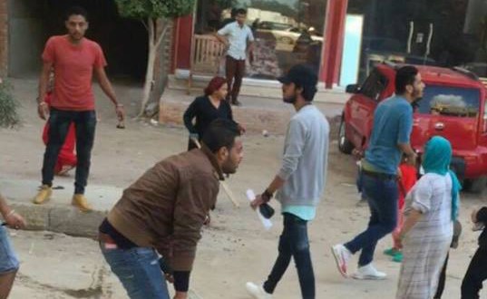 بالفيديو والصور.. سيدة مصرية تدهس مواطنين بسيارتها بعد مشاجرة على أولوية المرور