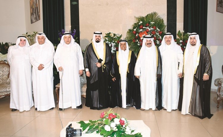 د. مساعد الهارون والمستشار غازي السمار ود.يعقوب الغنيم ود.مرزوق الغنيم ود.عبدالله الغنيم يباركون﻿