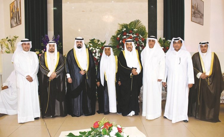 الفريق م.صالح الحميضي وعبدالعزيز البابطين وعبدالعزيز المنيفي يباركون ﻿