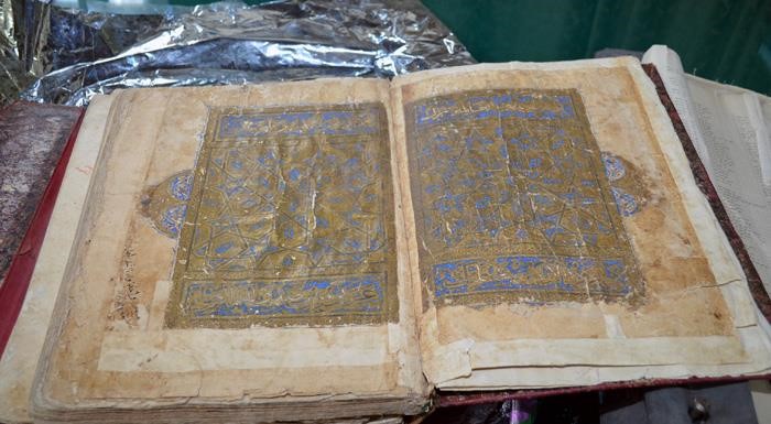 بالصور.. العثور على مصحف نادر يعود للقرن العاشر الهجري بمكتبة مسجد في مصر
