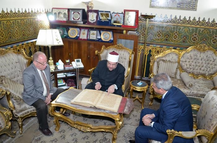 بالصور.. العثور على مصحف نادر يعود للقرن العاشر الهجري بمكتبة مسجد في مصر