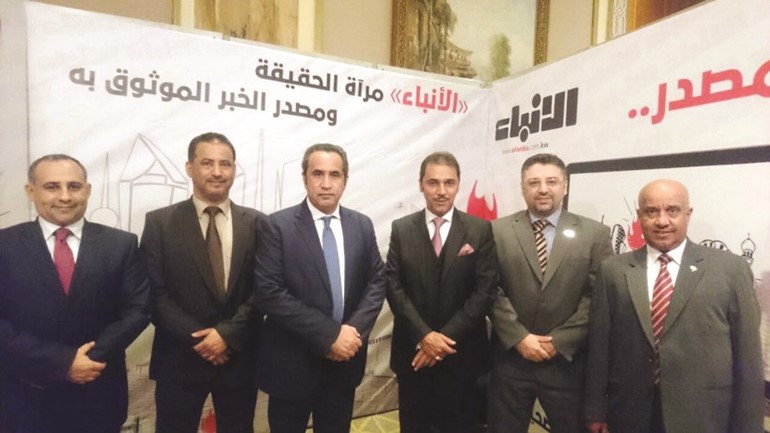 عدد من أعضاء السلك الديبلوماسي بسفارتنا لدى القاهرة والقنصل ورئيس القسم العسكري(ناصر عبدالسيد) ﻿