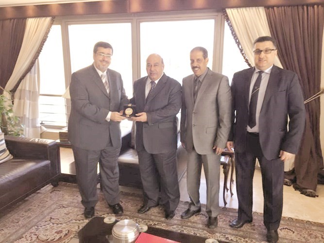 السفير الذويخ ورئيس وفد الكويت جاسم كمال وعضو الوفد جاسم التنيب ﻿