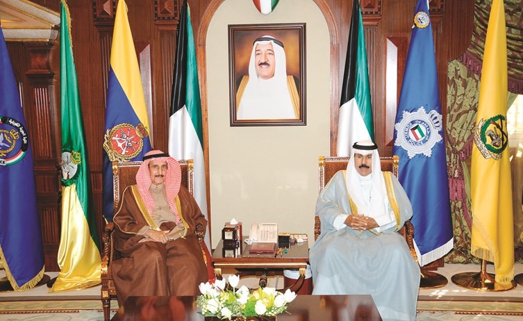 سمو ولي العهد الشيخ نواف الأحمد مستقبلا الشيخ د.إبراهيم الدعيج﻿