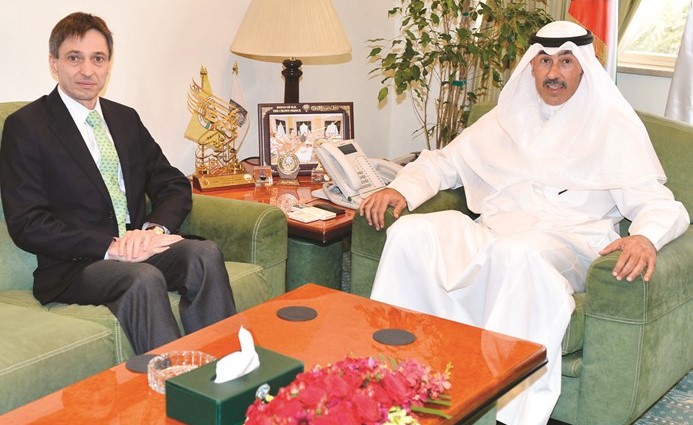  المحافظ الخالد مستقبلا السفير باخر ﻿