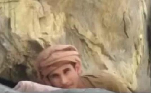 بالفيديو.. حوثي يقلد أصوات الطيور ليخدع الجنود السعوديين.. كيف رد عليه قناص سعودي!