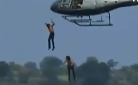 بالفيديو.. وفاة ممثّلين شهيرين أثناء تصوير فيلم عالمي.. إليكم المشهد الصادم!