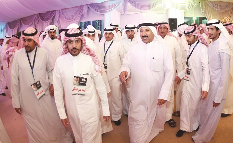 مرشح الدائرة الرابعة والنائب السابق سعد الخنفور متوسطا ابناء الدائرة ﻿