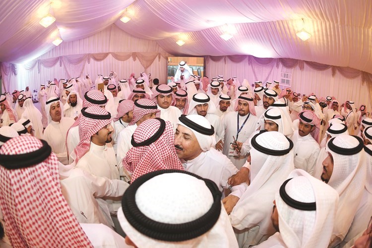 الحضور خلال افتتاح المقر الانتخابي للنائب السابق ومرشح الدائرة الرابعة سعد الخنفور ﻿
