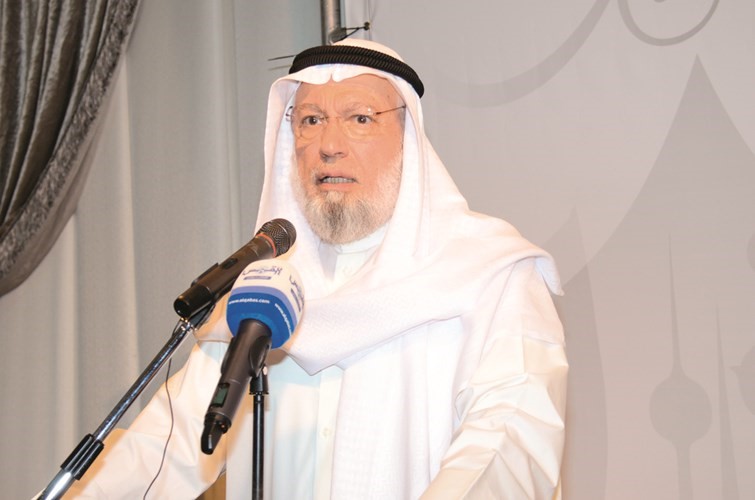 احمد باقر متحدثا﻿