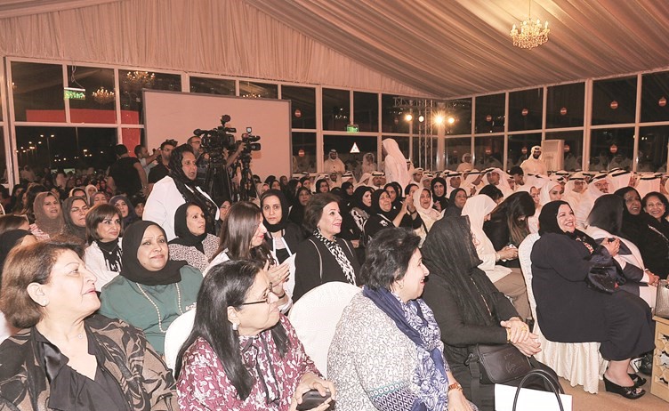 ناخبات الدائرة الثالثة في مقر يوسف الفضالة﻿