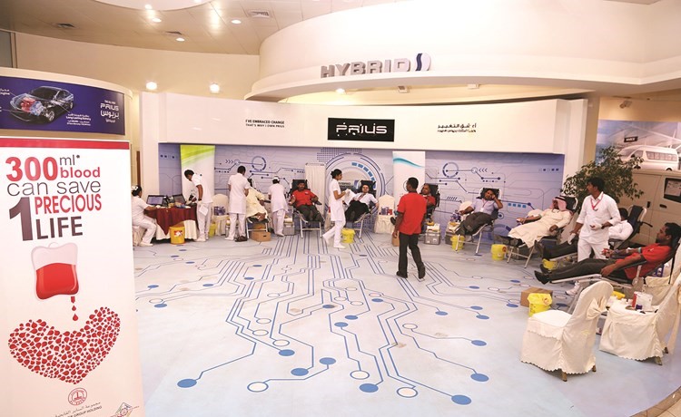 موظفو الساير وإقبال على التبرع بالدم﻿