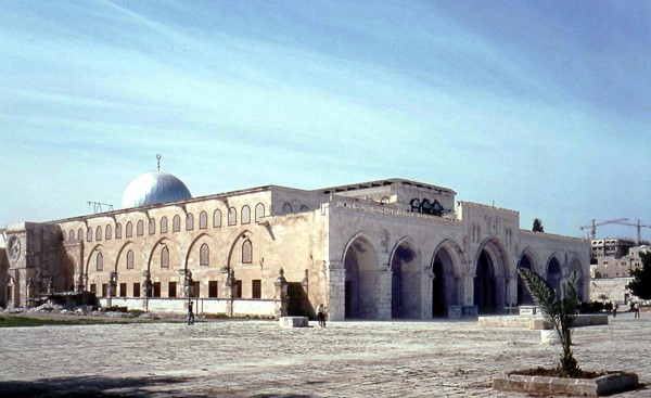 مستوطنون يقتحمون «الأقصى» مجدداً والاحتلال يعتقل فلسطينياً بعد إصابته بالرصاص
