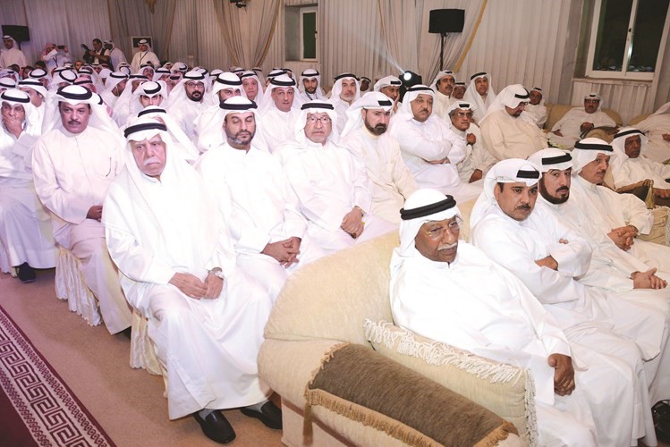 جانب من الحضور في ندوة العمر﻿