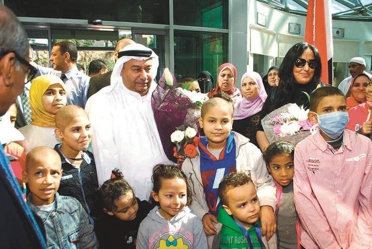 الذويخ يدعو طلاب مستشفى 57357 لزيارة سفارتنا بالقاهرة