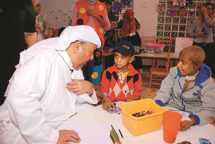 حديث بين السفير الذويخ وأحد الأطفال﻿