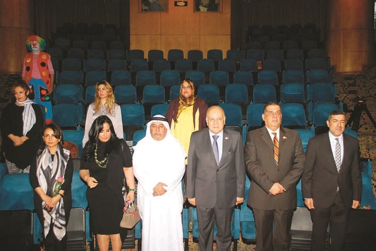 الذويخ يدعو طلاب مستشفى 57357 لزيارة سفارتنا بالقاهرة