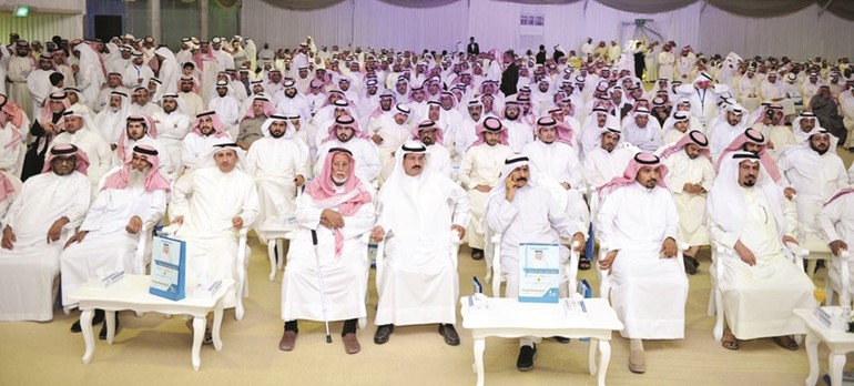جانب من الحضور خلال افتتاح المقر الانتخابي لمرشح الدائرة الرابعة مبارك الحجرف﻿