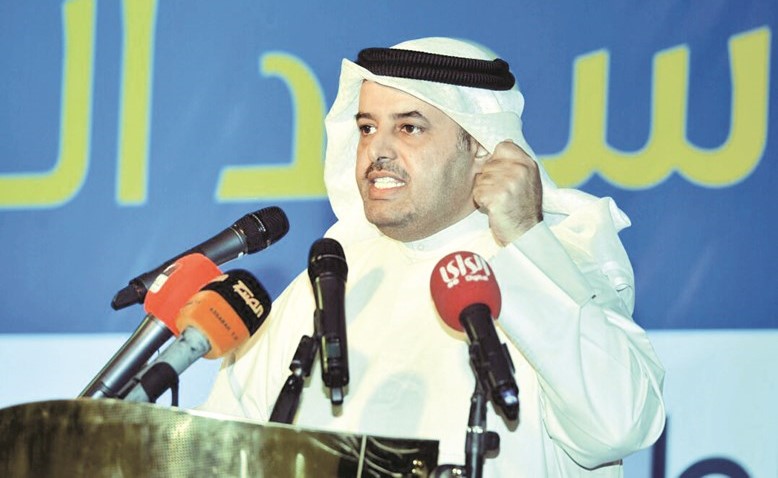 مرشح الدائرة الرابعة مبارك الحجرف متحدثا خلال افتتاح المقر الانتخابي﻿
