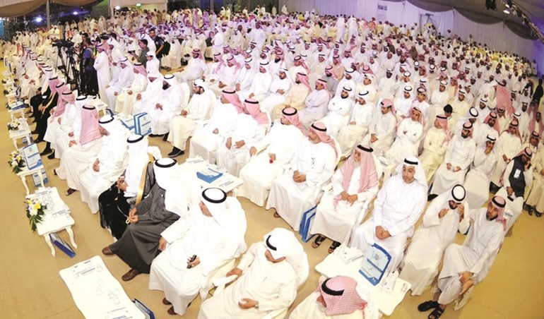 عدد من أبناء الدائرة الرابعة في افتتاح المقر الانتخابي لمبارك الحجرف﻿