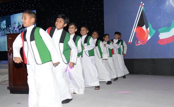 لوحة فنية قدمها عدد من الطلبة